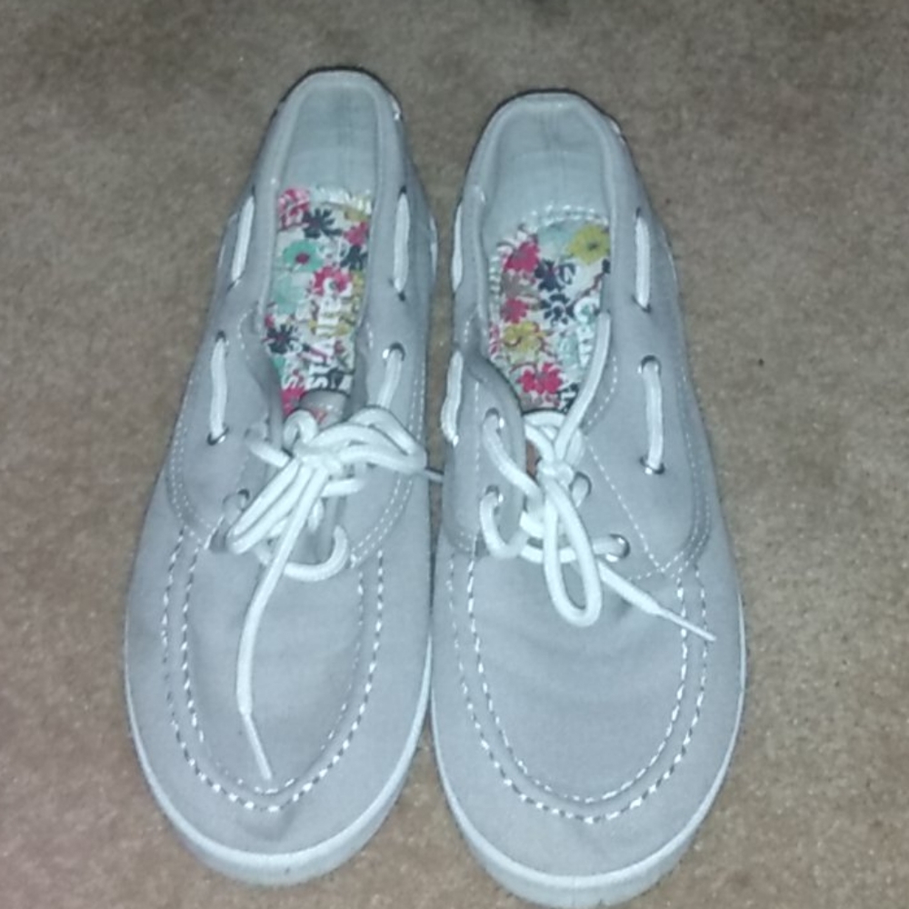 Shoes that slide on